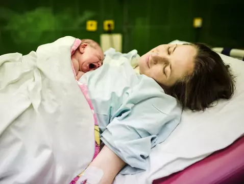 Wpływ porodu na rozwój mikrobioty jelitowej noworodka